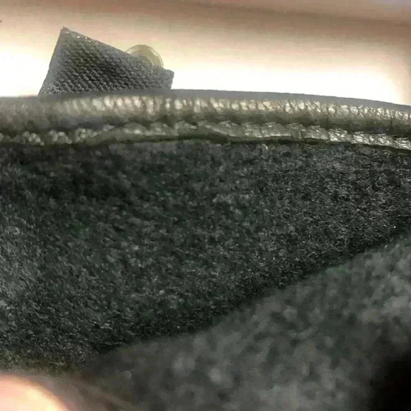 Isotoner Ladies New In Box Black Leather Gloves With Smart Touch Technology - Picture 6 of 7